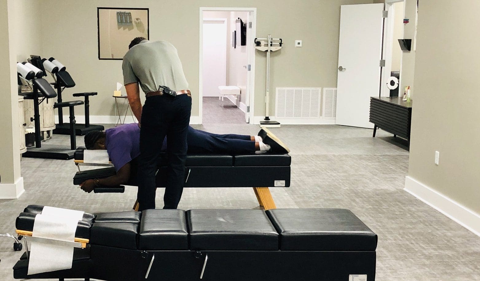 A chiropractor at the Gresham Oregon clinic treating a patient.
