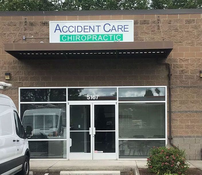 Keizer Chiropractor Clinic outside building and front entrance.