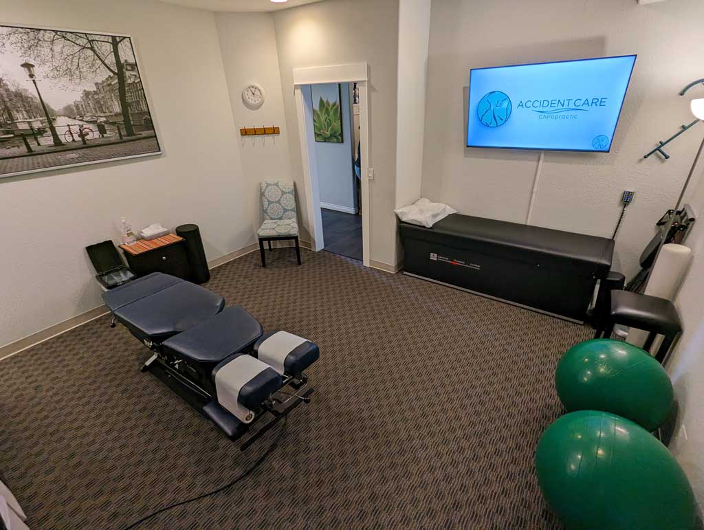 Corner view of Gresham Clinic treatment room with chiropractor table.