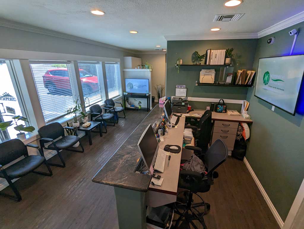 Front desk and waiting area for Gresham Chiropractor Clinic.