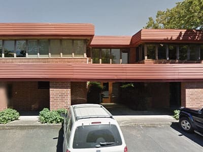 Wilsonville Clinic front entrance of building